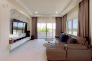 Spacious Pool Villa 7 Beds Sattahip