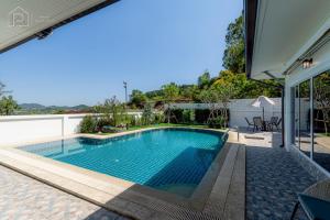 Spacious Pool Villa 7 Beds Sattahip