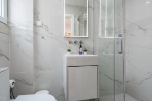 Stylish T2 Apartment in Lisbon by Lisbeyond