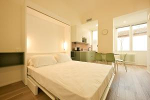 Apt 2 min from station and lake with WiFi and AC