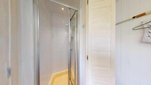 E04 Fresno, Riviere Towans