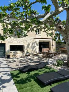 Mas provençal piscine miroir proche de Saint Rémy de Provence