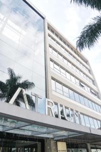 Atrium Studios by Xtay – Estúdios modernos, bem localizados e com ótimos restaurantes ao redor.