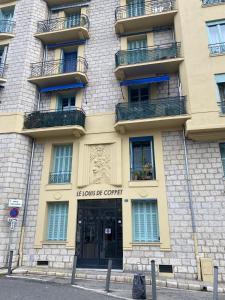 Beachside Art Deco Studio - Direct Tram to Airport