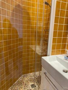 Beachside Art Deco Studio - Direct Tram to Airport