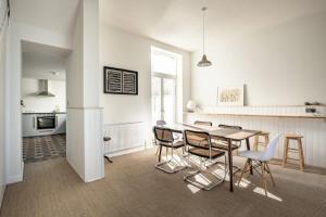 Spacious House Sea Views Opposite Beach