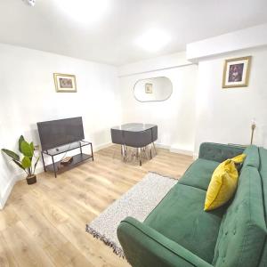 Modern Elegant Garden Apartment near Tufnell Park Station - Quick Links to Central London
