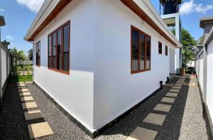 Small White House Njiro