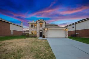 Elite 5BR 3,5BA Holiday Home with Game Room, Hot Tub, & Sauna