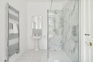 The Rectory Stunning Views Pool & Padel Court