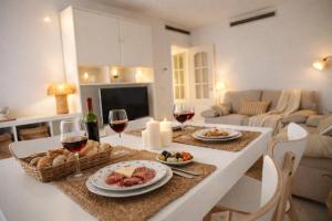 Arena ,Wifi ,Piscinas,Jardines,Gimnasio,Sauna