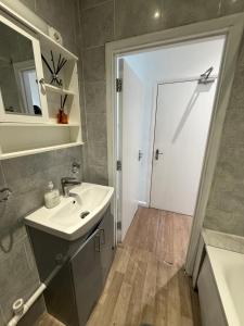 20 Minutes walk to Oxford street