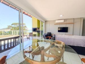 Cobertura pé na areia, Praia do Santinho - ASR004