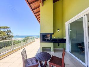 Cobertura pé na areia, Praia do Santinho - ASR004