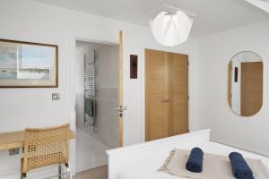 Modern Family Home with Private Garden & Parking