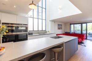 Mackintosh House ML41 HOT TUB Lakeside Spa