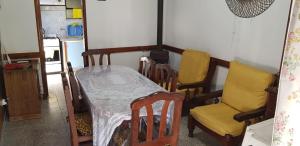 Casa completa con quincho a una cuadra de la playa