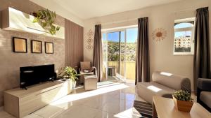 Arzella Apartments Xlendi, Premium 2BR, Bus Stop & Market Opposite