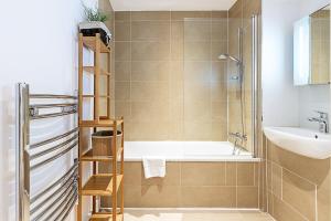 Holloway Penthouse with Balcony Views