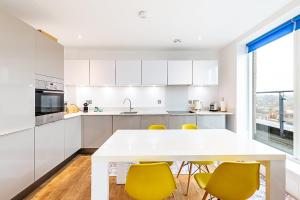 Holloway Penthouse with Balcony Views