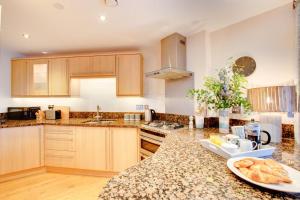 2 Bed in West Bay oc-wy487