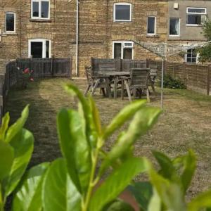 2 Bed Contractors Welcome Parking 3 Cars