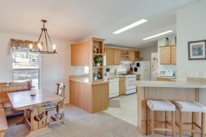 Family Show Low Getaway - 7 Mi to Town!