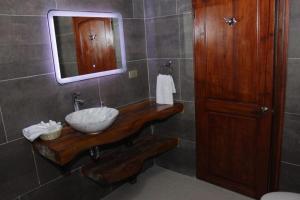 Guazapa Cafe hotel petit