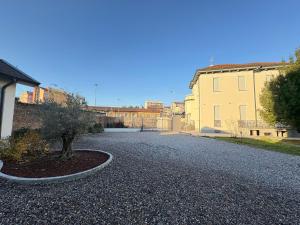 Villa Magenta Rho Fair & Station