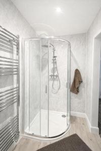 Central Large 4 Bedroom Home Contractors