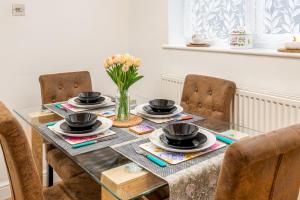 Family Friendly, Cosy 3 bed Home - Pass the Keys