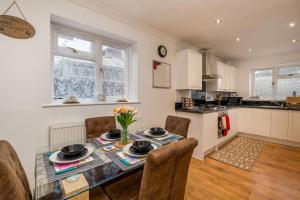 Family Friendly, Cosy 3 bed Home - Pass the Keys