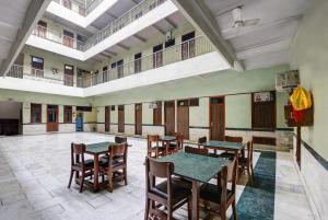 Hotel New Royal Just Near Old Delhi Railway Station And Red Fort