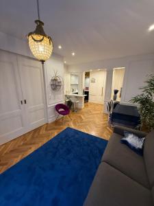 Standing Apartment - Champs Élysée