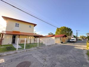 Casa aconchegante há 400 metros da praia