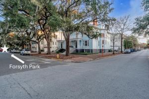 1896 Victorian Mansion - Steps from Forsyth