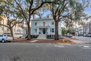 1896 Victorian Mansion - Steps from Forsyth