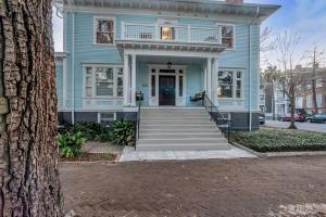 1896 Victorian Mansion - Steps from Forsyth
