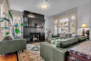 1896 Victorian Mansion - Steps from Forsyth