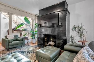 1896 Victorian Mansion - Steps from Forsyth