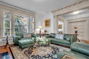 1896 Victorian Mansion - Steps from Forsyth