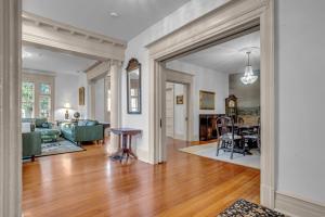 1896 Victorian Mansion - Steps from Forsyth