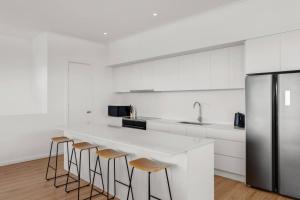 Pipe Dreams - Stunning Ocean Views by Victor Harbor