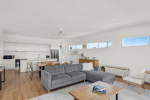 Pipe Dreams - Stunning Ocean Views by Victor Harbor