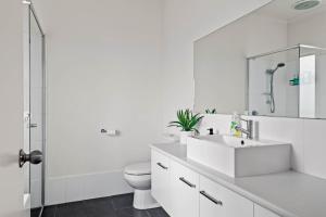 Salty Breeze - Central Family Getaway by the Sea