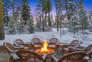 5BD FairwayView HotTub Fireplaces Firepit BBQ