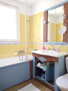 "ESCAPADE GOLF ET MER" Maison 6 personnes, village vacances privé, au cœur dun golf 18 trous, accès piscines gratuit