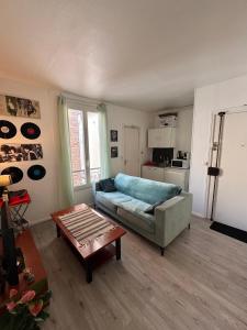 Private room, often full flat Paris 14th