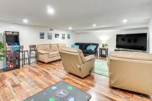 Mtn & Lake Norris Views: Family Home w Game Room!