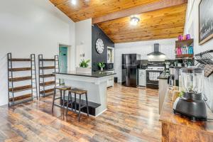 Mtn & Lake Norris Views: Family Home w Game Room!